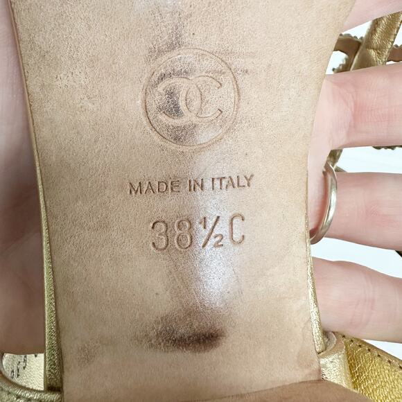 Chanel Gold Quilted CC Pearl Thong Sandals Metallic Lambskin 38.5 - Picture 6 of 16